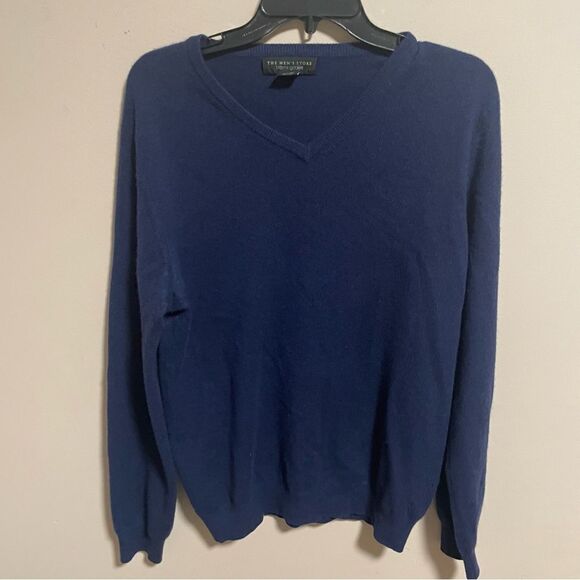 Bloomingdale’s Men’s Cashmere V-Neck Knit Sweater- Size Medium - Picture 2 of 6